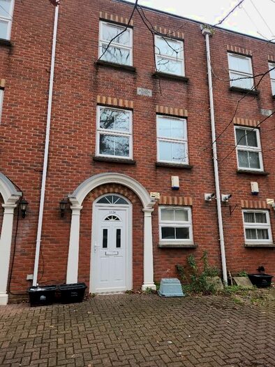 4 Bedroom Terraced House To Rent In Millbrook Road East, Southampton, SO15