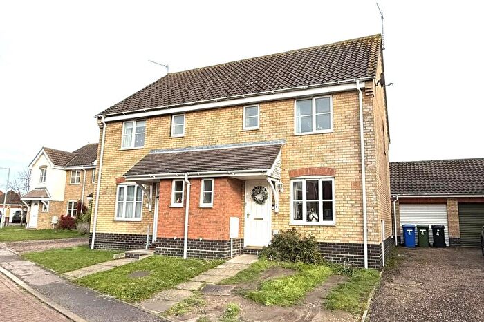 3 Bedroom Semi Detached House For Sale In Guscott Close, Lowestoft, NR32