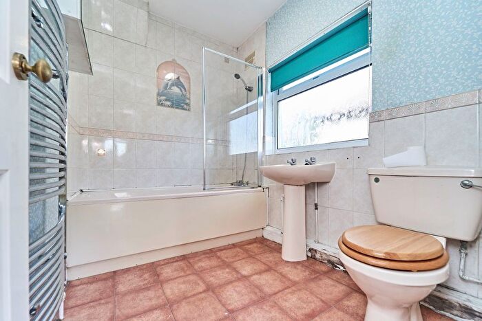 3 Bedroom Semi-detached House For Sale In Lynton Avenue, Wolverhampton, WV6