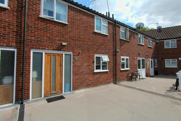 3 Bedroom Maisonette To Rent In Marshall Parade, Coldharbour Road, Woking, Surrey, GU22