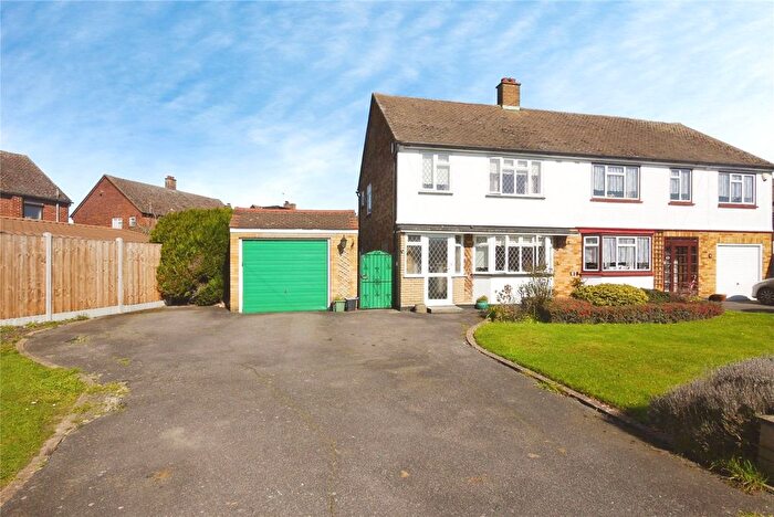 3 Bedroom Semi-detached House For Sale In Chafford Gardens, West Horndon, Brentwood, Essex, CM13