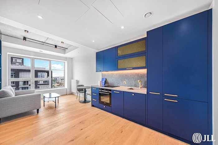 Flat To Rent In Goodluck Hope Walk London, E14