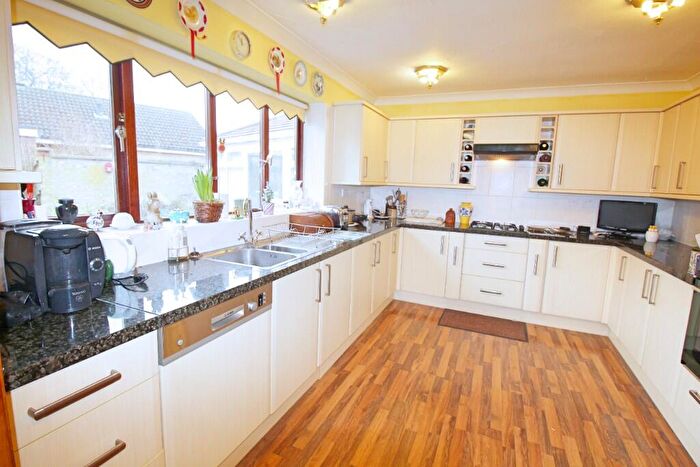 4 Bedroom Detached Bungalow For Sale In St. Peters Drive, Chatteris, Cambridgeshire, PE16 - Photo 3