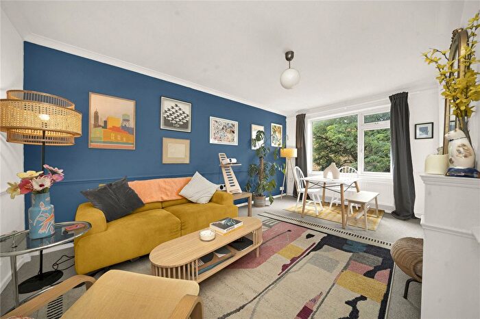 2 Bedroom Flat To Rent In Dora Street, Poplar, E14