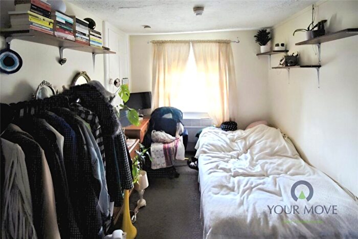 Flat To Rent In Upper Rock Gardens, Brighton, East Sussex, BN2