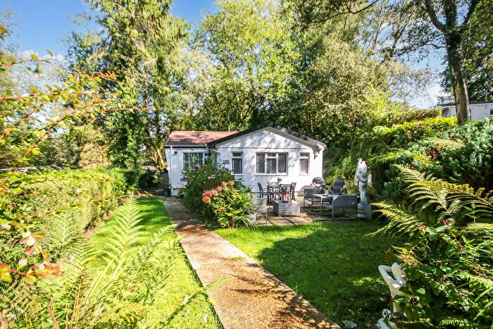 2 Bedroom Mobile/park Home For Sale In Turners Hill Park, Turners Hill, RH10
