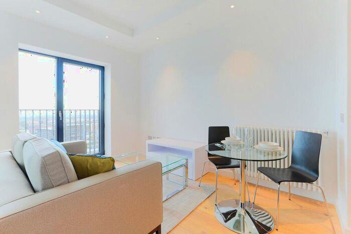 Apartment To Rent In Grantham House, London City Island, E14