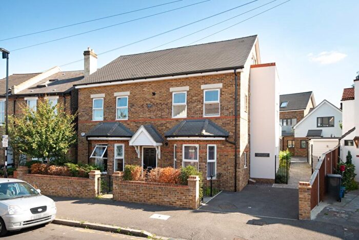 2 Bedroom Ground Maisonette For Sale In Oval Road, Croydon, CR0