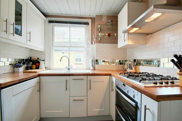 3 Bedroom Flat To Rent In Park Hall Road, London, N2