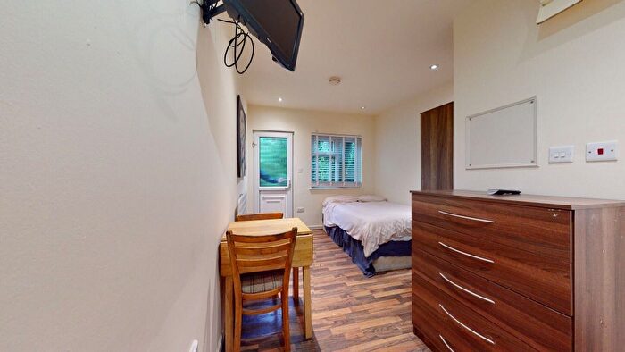 Studio To Rent In Chatsworth Road, Mapesbury, London, NW2