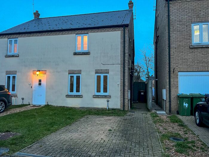 3 Bedroom Semi-Detached House To Rent In Primrose Crescent, March, PE15