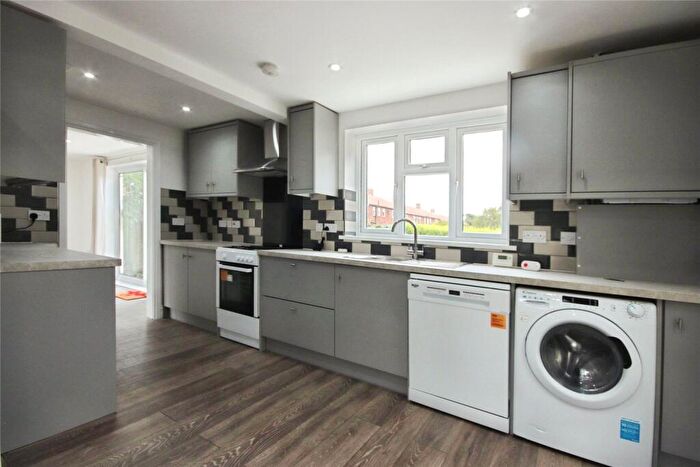 3 Bedroom End Of Terrace House To Rent In Hilltop Close, Ascot, Berkshire, SL5