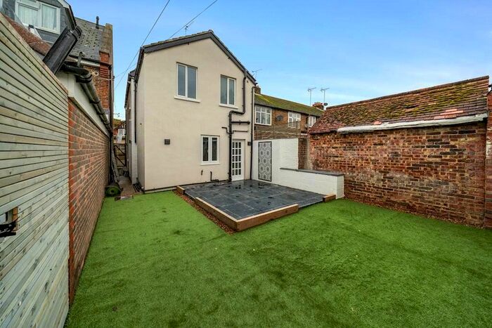 3 Bedroom Detached House To Rent In Valebridge Road, Burgess Hill, West Sussex, RH15