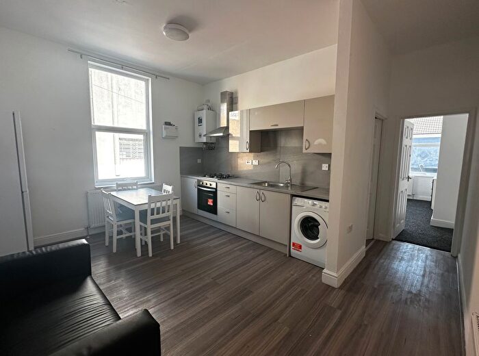 2 Bedroom Flat To Rent In Hartley Road, Nottingham, NG7