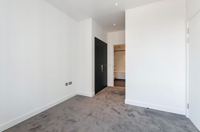 1 Bedroom Flat To Rent In Kent Building, London City Island, E14