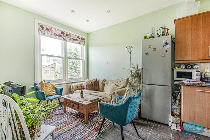3 Bedroom Apartment To Rent In Sedgemere Avenue, East Finchley, London, N2