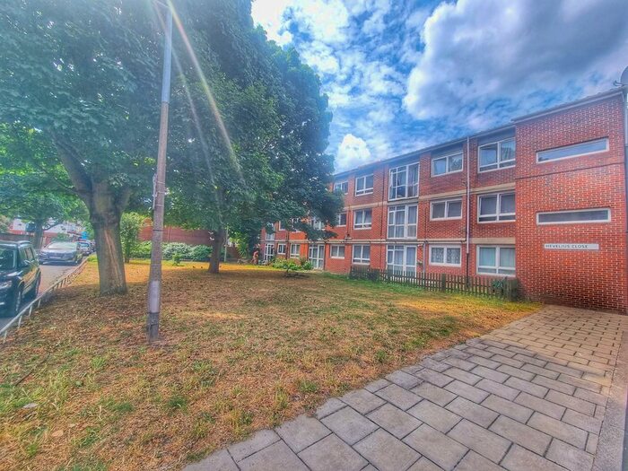2 Bedroom Flat To Rent In Hevelius Close, London, SE10