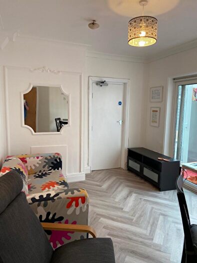 6 Bedroom Semi-Detached House To Rent In Oak Tree Lane, Birmingham, B29