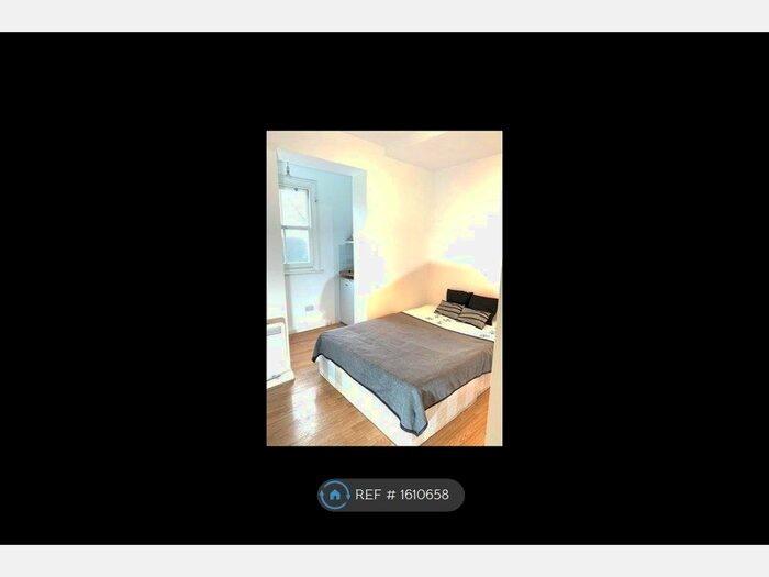 Studio To Rent In Bed, London, E8
