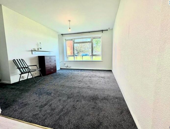 1 Bedroom Flat To Rent In Saxon Gardens, Southend-On-Sea, SS3