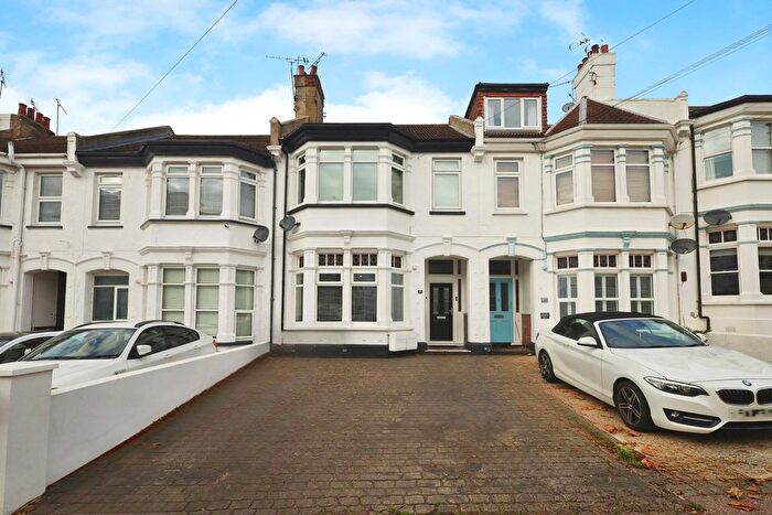 2 Bedroom Flat For Sale In Seaforth Road, Westcliff-On-Sea, SS0
