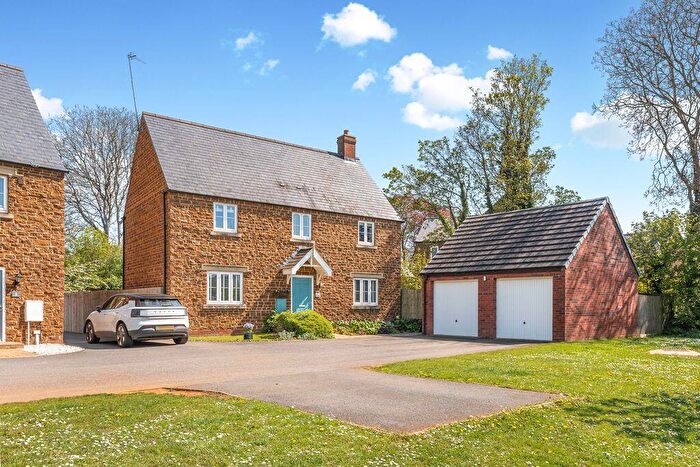 4 Bedroom Detached House For Sale In Nickling Road, Banbury, OX16