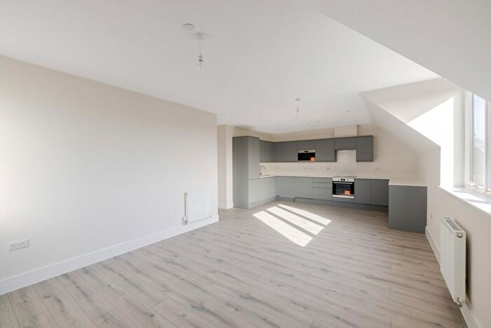 3 Bedroom Flat For Sale In The Grove, Coulsdon, CR5