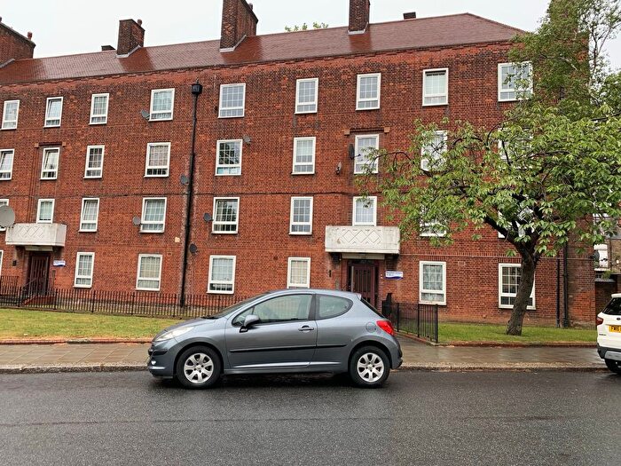 2 Bedroom Flat For Sale In Mountearl Gardens, London, SW16