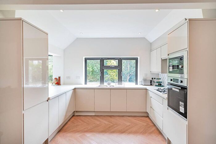 4 Bedroom Bungalow To Rent In Webb Estate, Purley, CR8