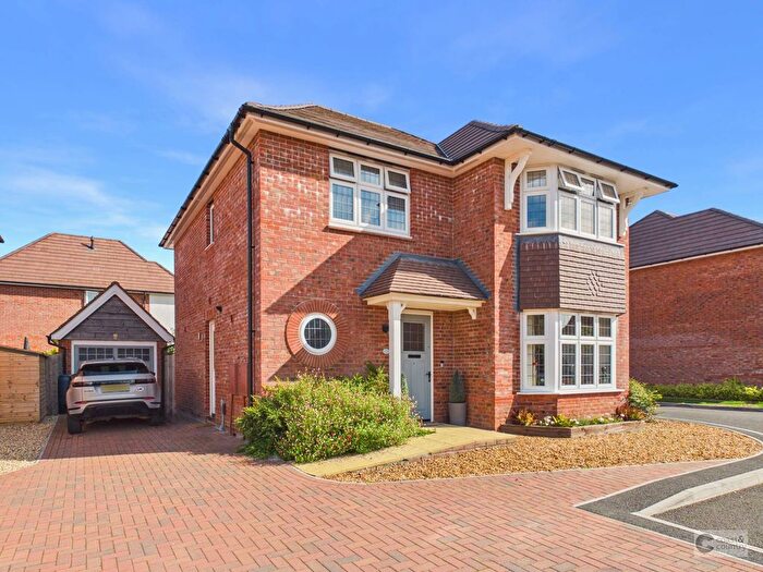 3 Bedroom Detached House For Sale In Kestrel Close, Kingsteignton, TQ12