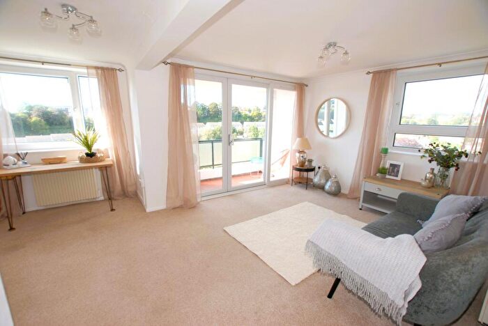 2 Bedroom Flat For Sale In Collingwood Rise, Folkestone, CT20