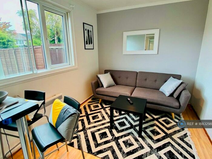 4 Bedroom Terraced House To Rent In Charter Avenue, Coventry, CV4