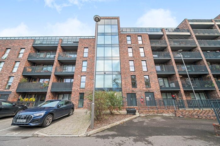 2 Bedroom Flat For Sale In Purbeck Gardens, Sydenham, London, SE26