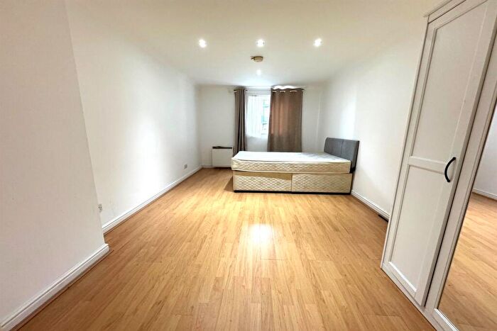2 Bedroom Apartment To Rent In Hull Place, E16