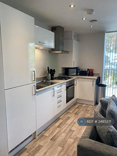 2 Bedroom Flat To Rent In Halesby Court, Halesowen, B63