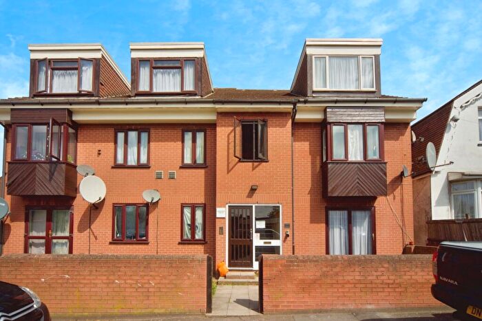 1 Bedroom Flat For Sale In Westward Road, London, E4