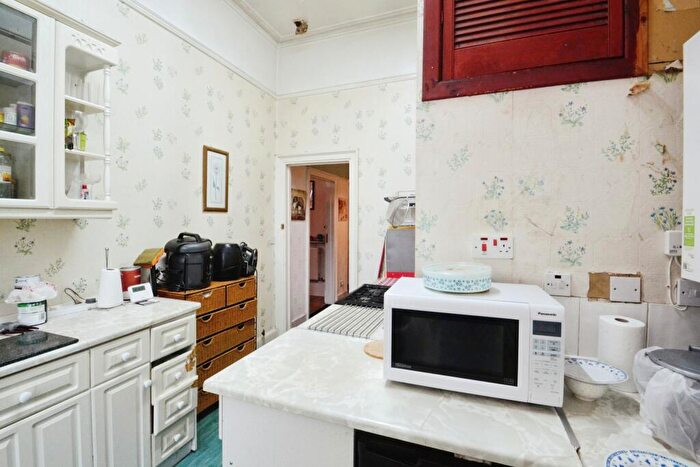 2 Bedroom Flat For Sale In Minto Street, Edinburgh, Midlothian, EH9