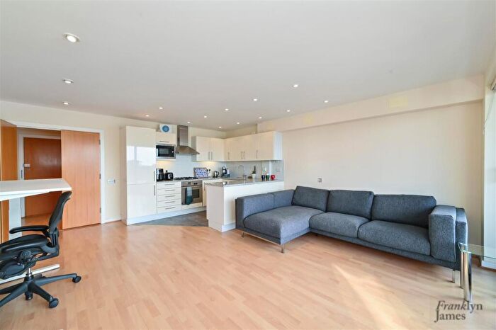 1 Bedroom Apartment To Rent In Ocean Wharf, Westferry Road, London, E14