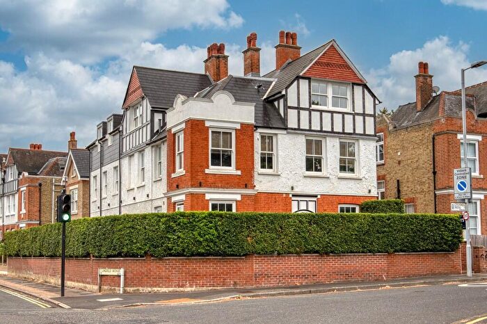 2 Bedroom Apartment For Sale In Cranes Park, Surbiton, KT5