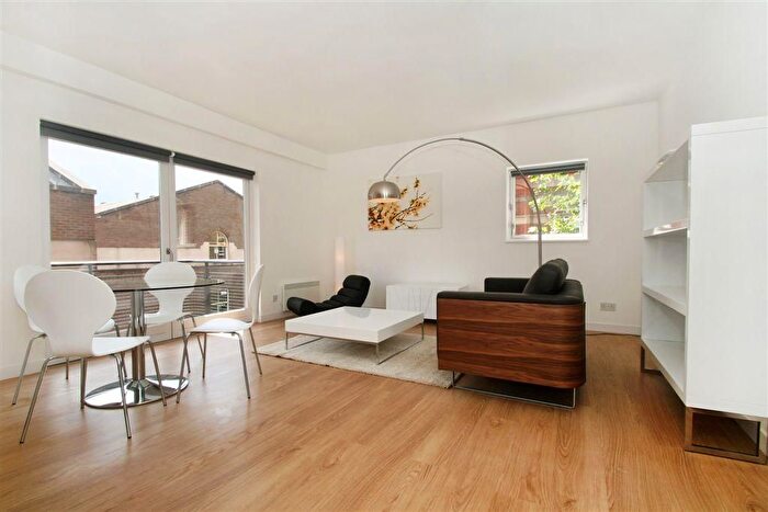 2 Bedroom Flat To Rent In Rosebery Court, London, EC1R