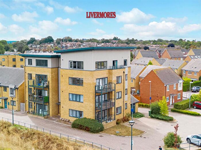 2 Bedroom Flat For Sale In Riverside Wharf, Dartford, DA1