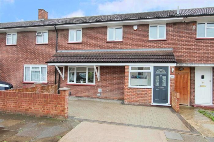 3 Bedroom Flat To Rent In Briar Way, West Drayton, UB7