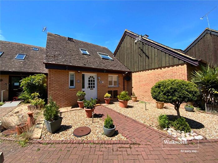 2 Bedroom Bungalow For Sale In Bure Lane, Christchurch, Dorset, BH23