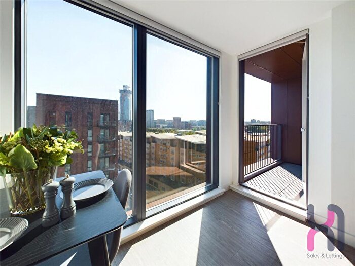 1 Bedroom Flat To Rent In The Landmark, Oldfield Road, Salford, M5