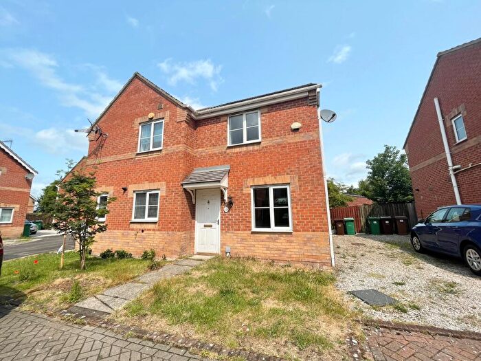 2 Bedroom House To Rent In Weave Close, NG6