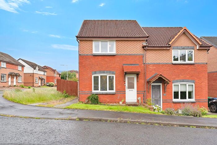 3 Bedroom Semi Detached House For Sale In Kinnaird Place, Dunfermline, KY12