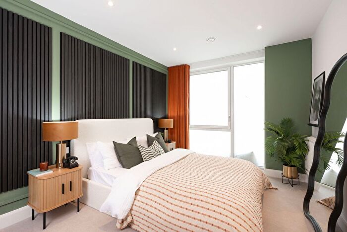 1 Bedroom Flat For Sale In Joseph Avenue, Friary Park, London, W3
