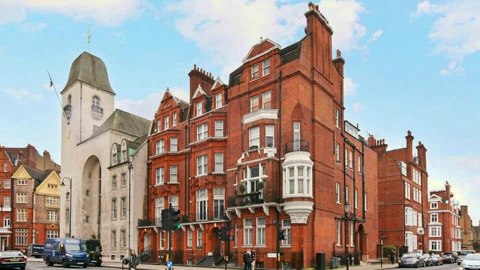 Studio To Rent In Pont Street, London, SW1X