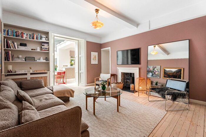 3 Bedroom Flat For Sale In Inverleith Row, Inverleith, Edinburgh, EH3