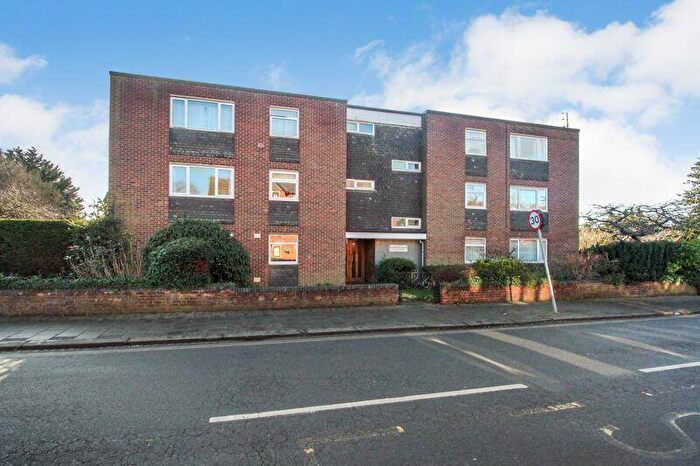 2 Bedroom Flat For Sale In Shakespeare Road, Bedford, MK40